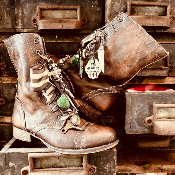 Upcycled decorated vintage leather combat granny Steve Madden boots boho grunge - Picture 2 of 7